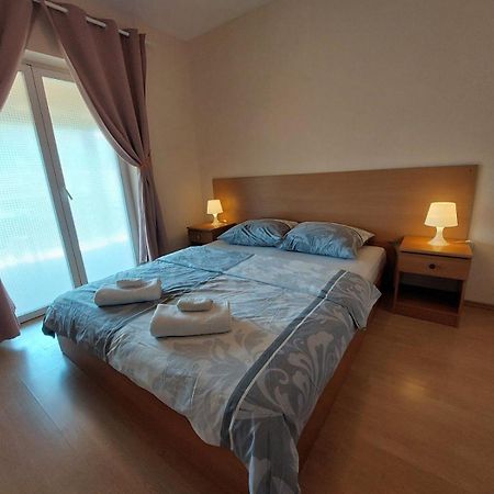 Apartments Tea Ровин Екстериор снимка